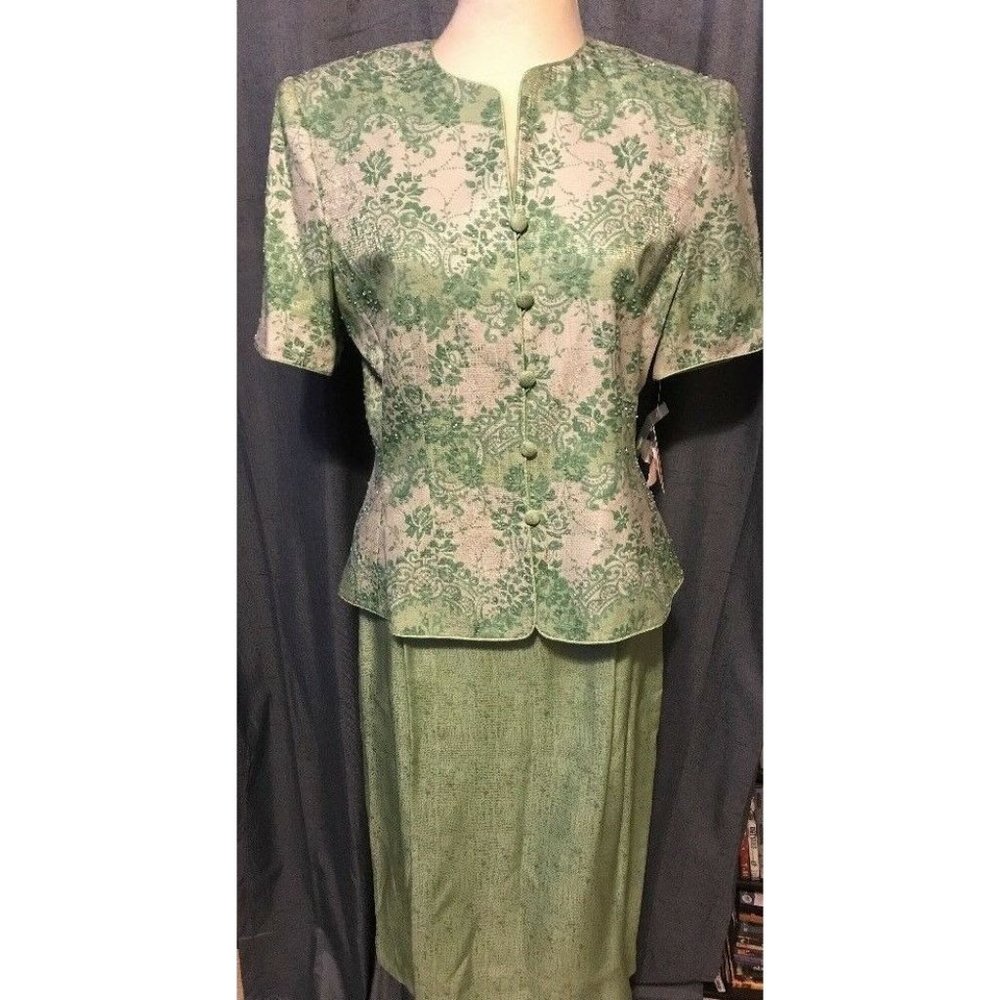 Adrianna Papell new size 10 beaded light green ski
